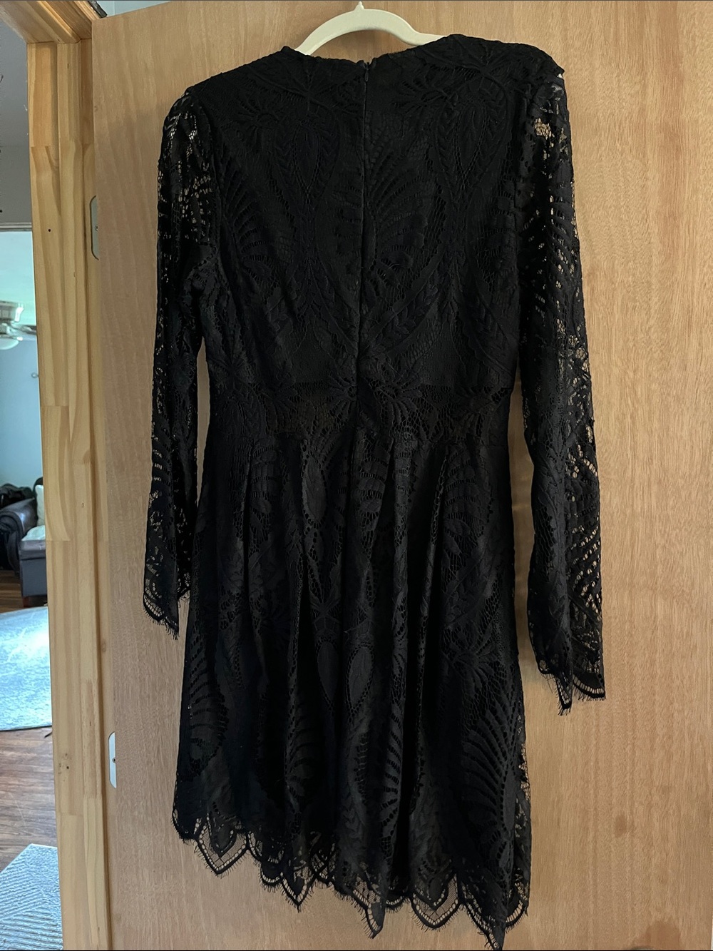 Black Lace Long-Sleeve Dress - Picture 2 of 4